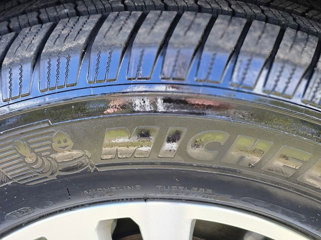 Used 2018 Chevrolet Suburban LT image 11