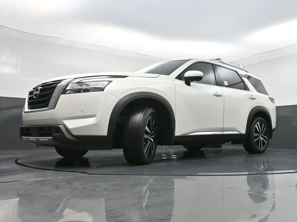 Used 2024 Nissan Pathfinder Platinum FWD image 31