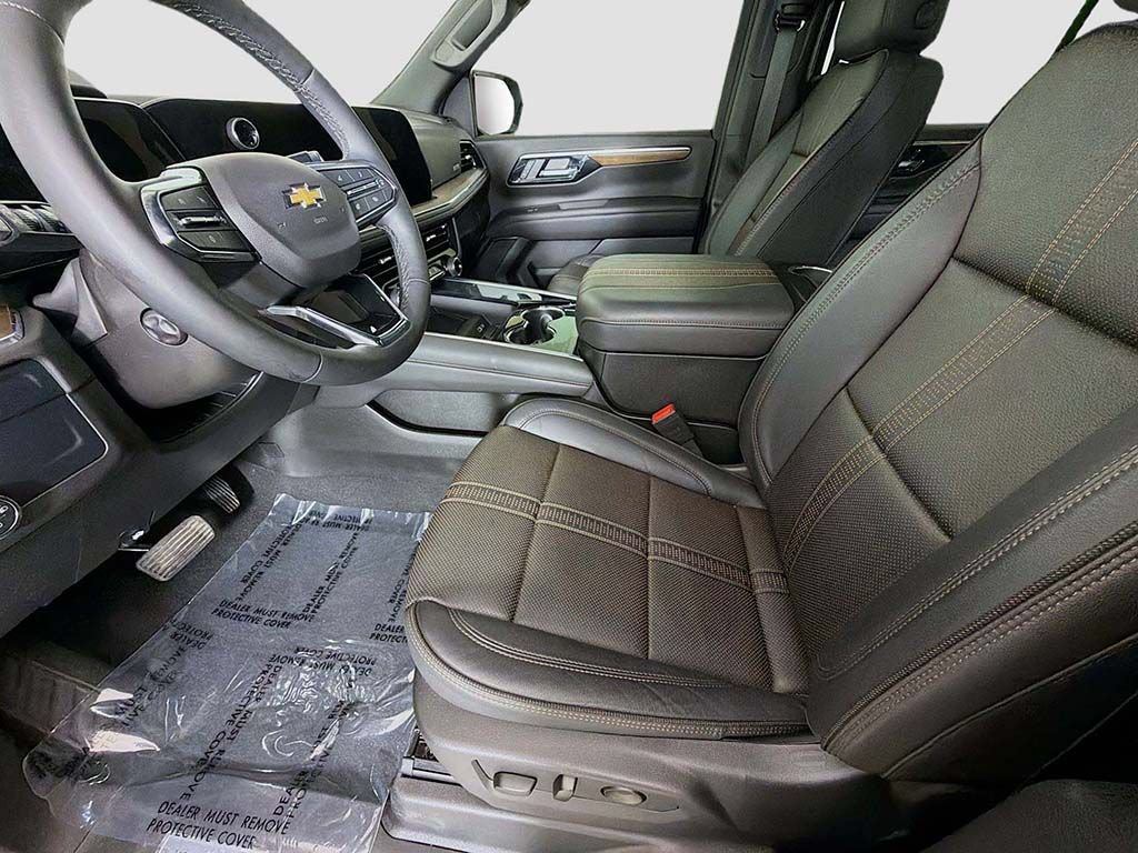 Used 2025 Chevrolet Tahoe High Country AWD/4WD image 24