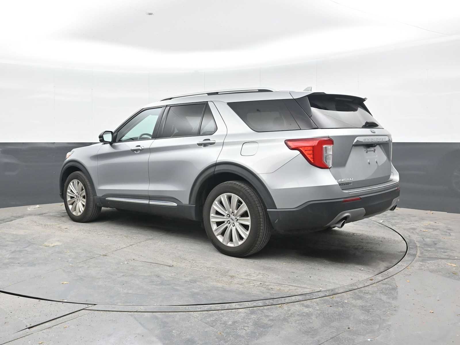 Used 2020 Ford Explorer Limited AWD/4WD image 2