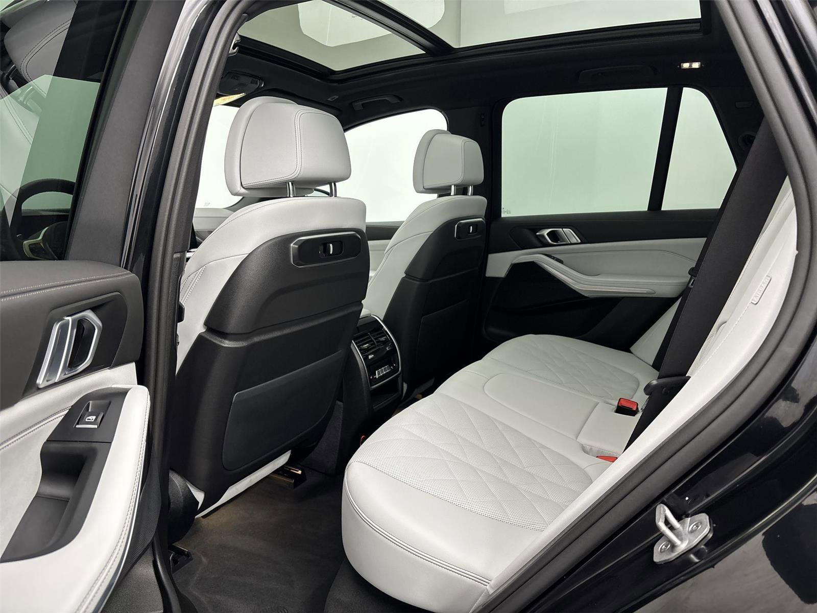 Used 2025 BMW X5 xDrive50e w/ M Sport Package image 29