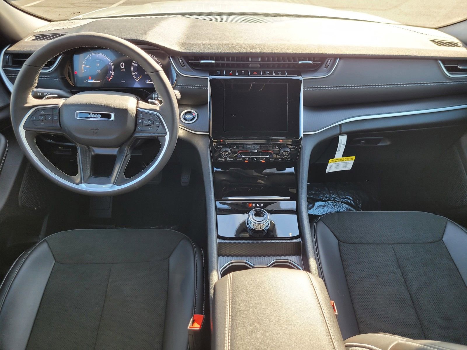 New 2025 Jeep Grand Cherokee Altitude image 10