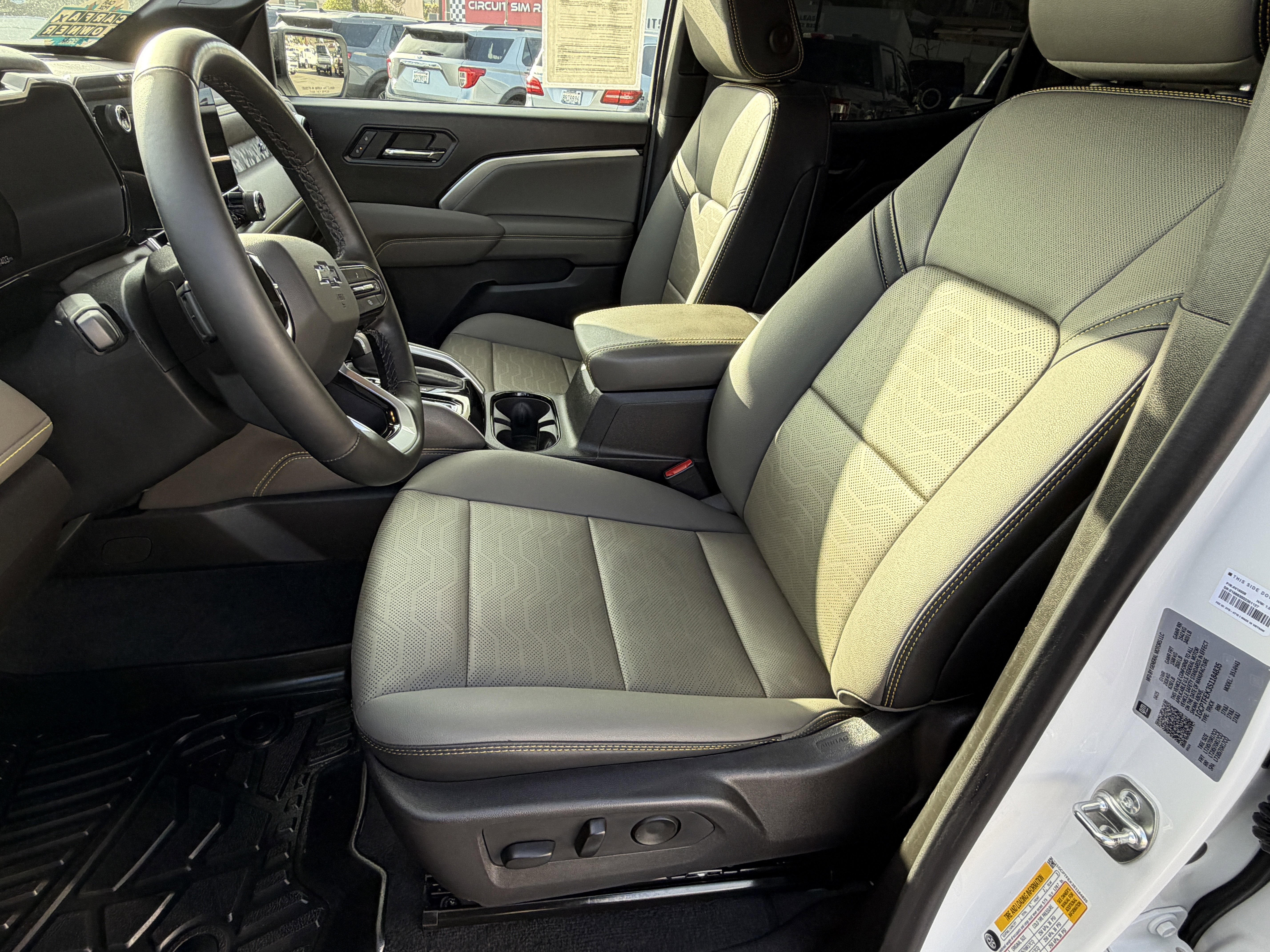 Used 2025 Chevrolet Colorado ZR2 w/ Technology Package image 13