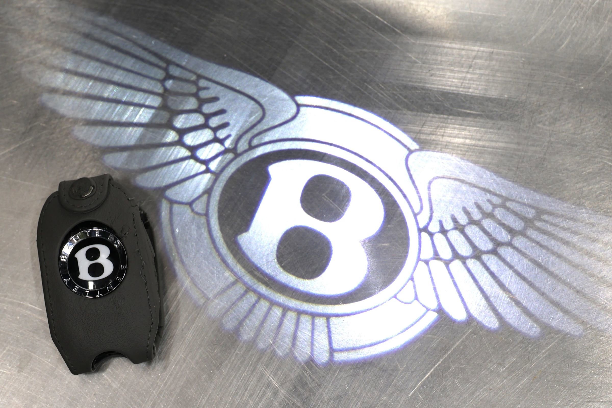 Used 2023 Bentley Bentayga Extended Wheelbase image 5