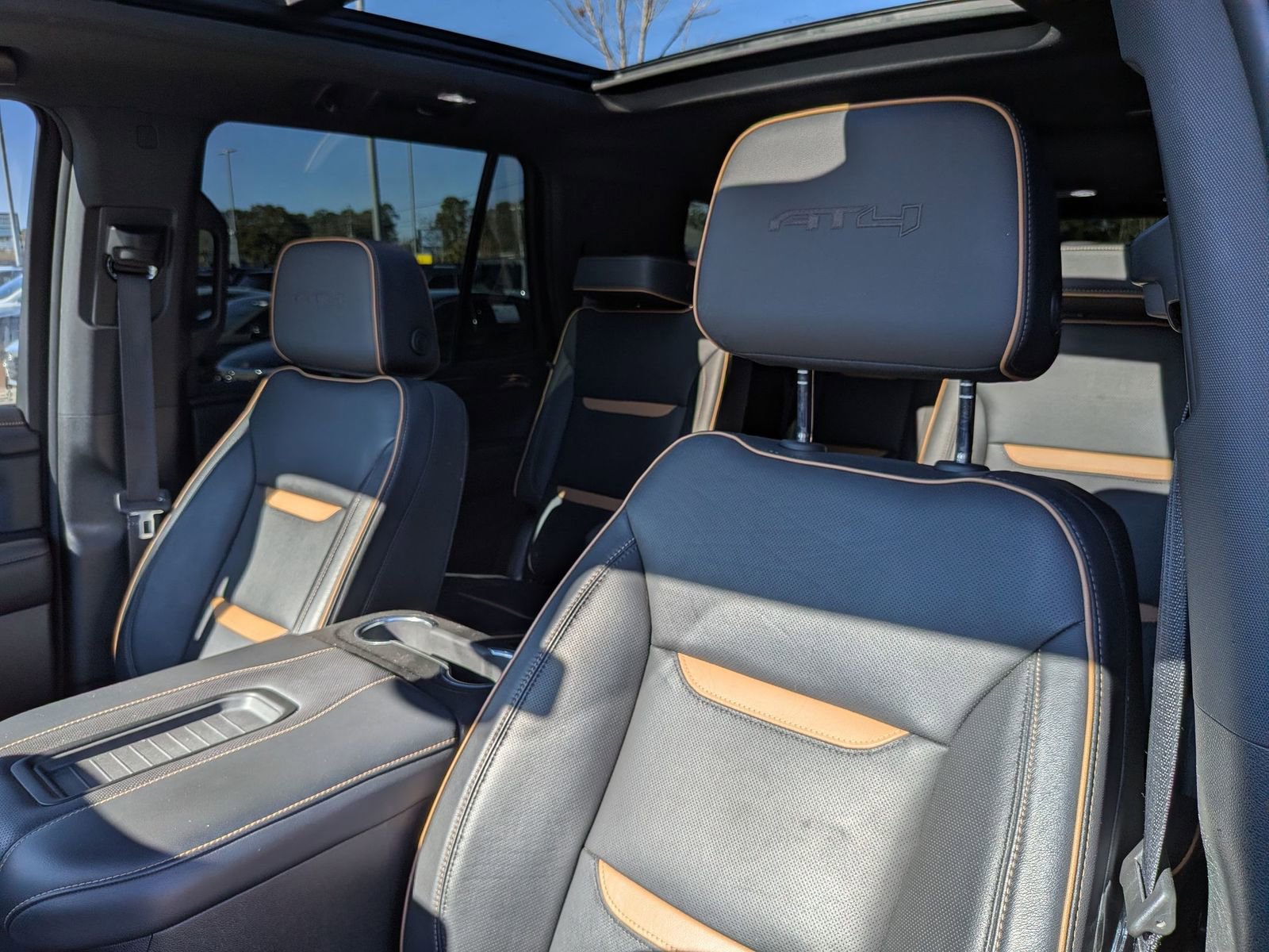 Used 2024 GMC Yukon AT4 w/ Technology Package AWD/4WD image 15