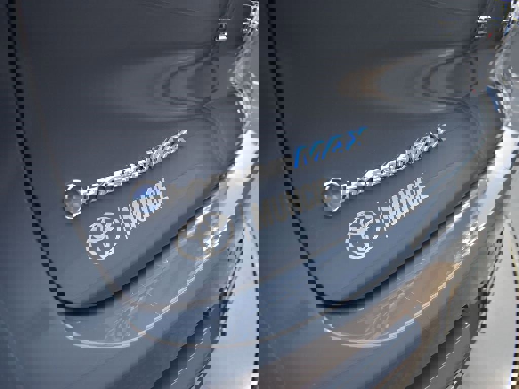 New 2026 Toyota Crown Platinum image 13