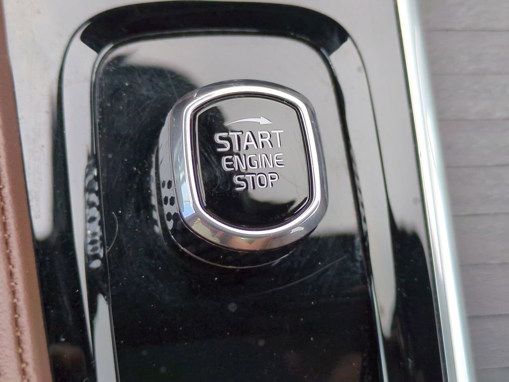 Used 2024 Volvo XC90 B6 Ultimate w/ Protection Package Premier image 25