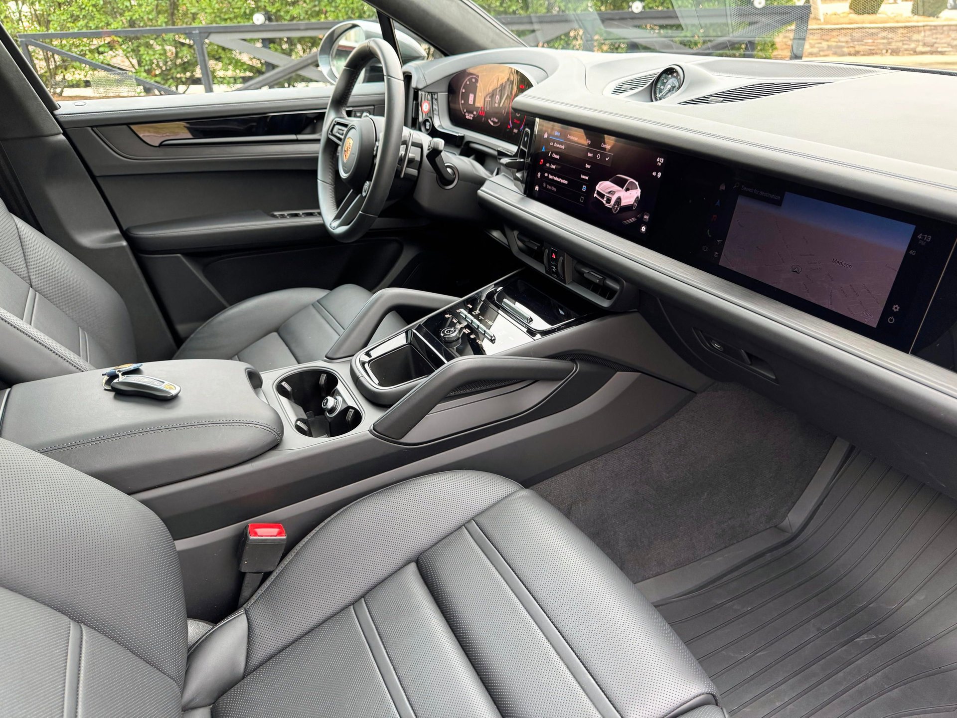 Used 2025 Porsche Cayenne GTS image 19