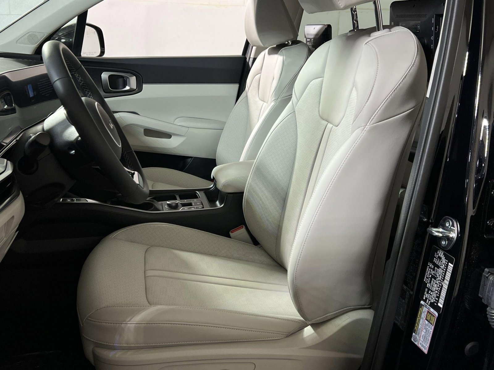 New 2025 Kia Sorento S image 11