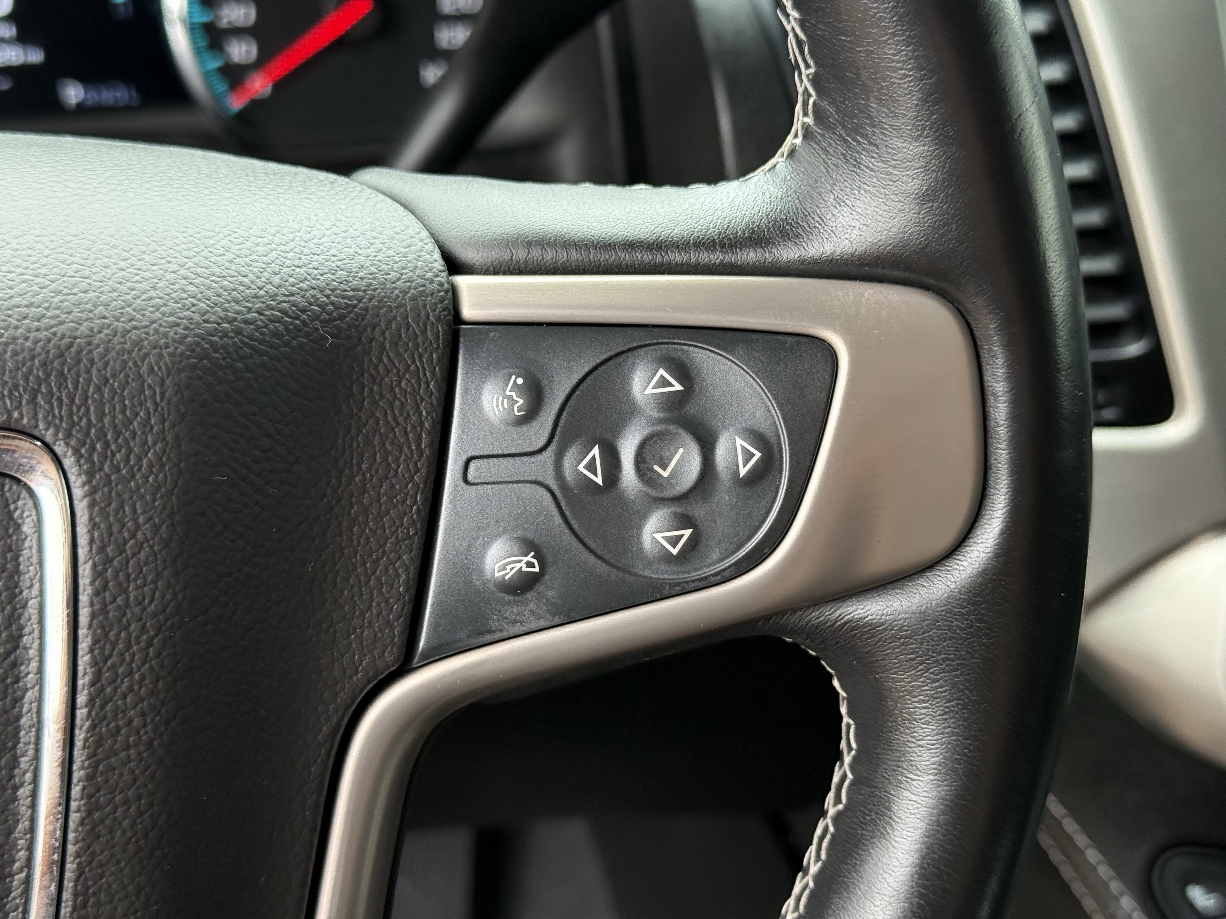 Used 2019 GMC Yukon Denali w/ Denali Ultimate Package image 16