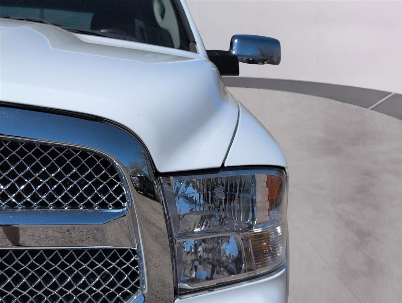 Used 2018 RAM 1500 SLT image 34