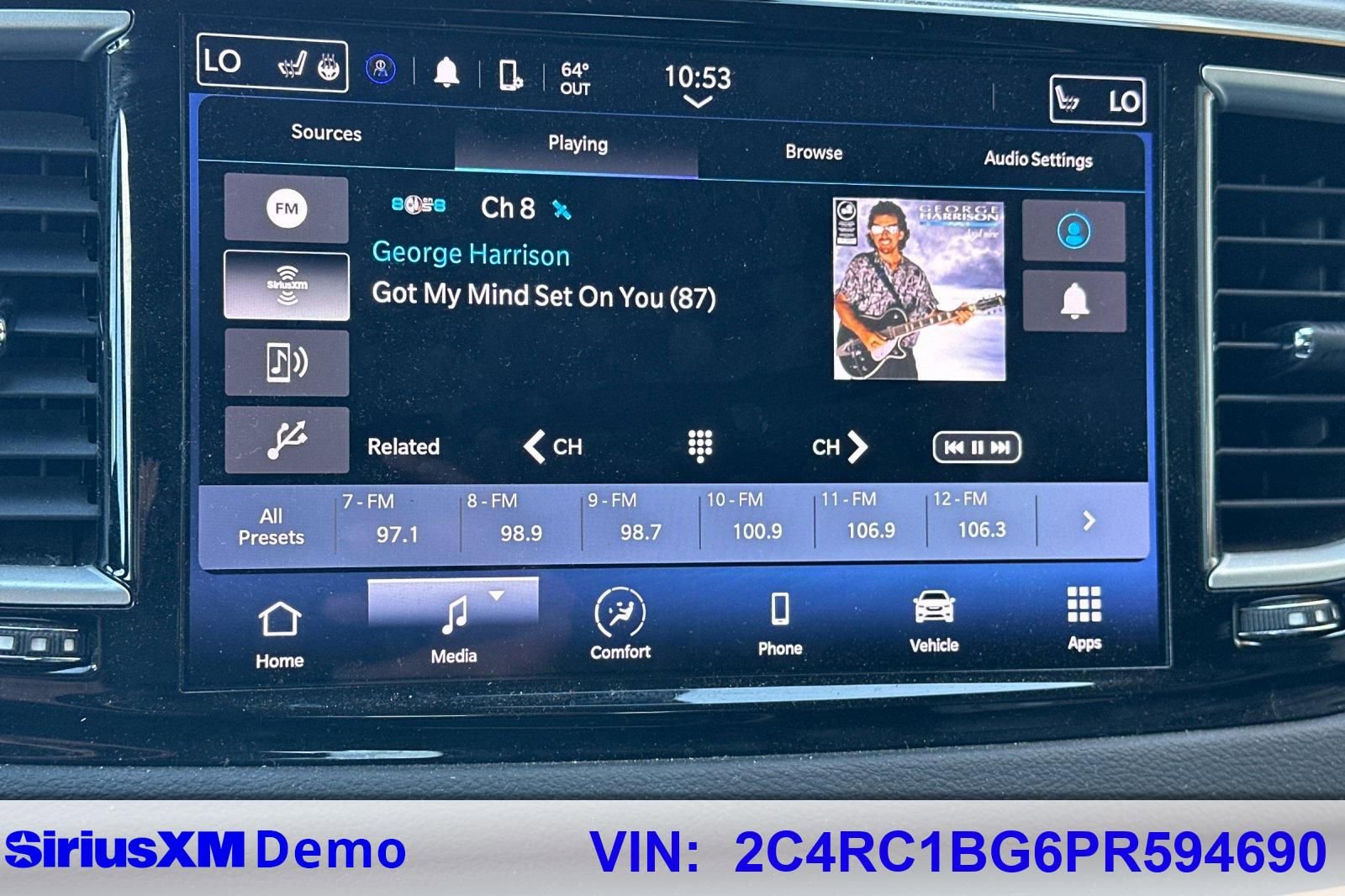 Used 2023 Chrysler Pacifica Touring-L image 34