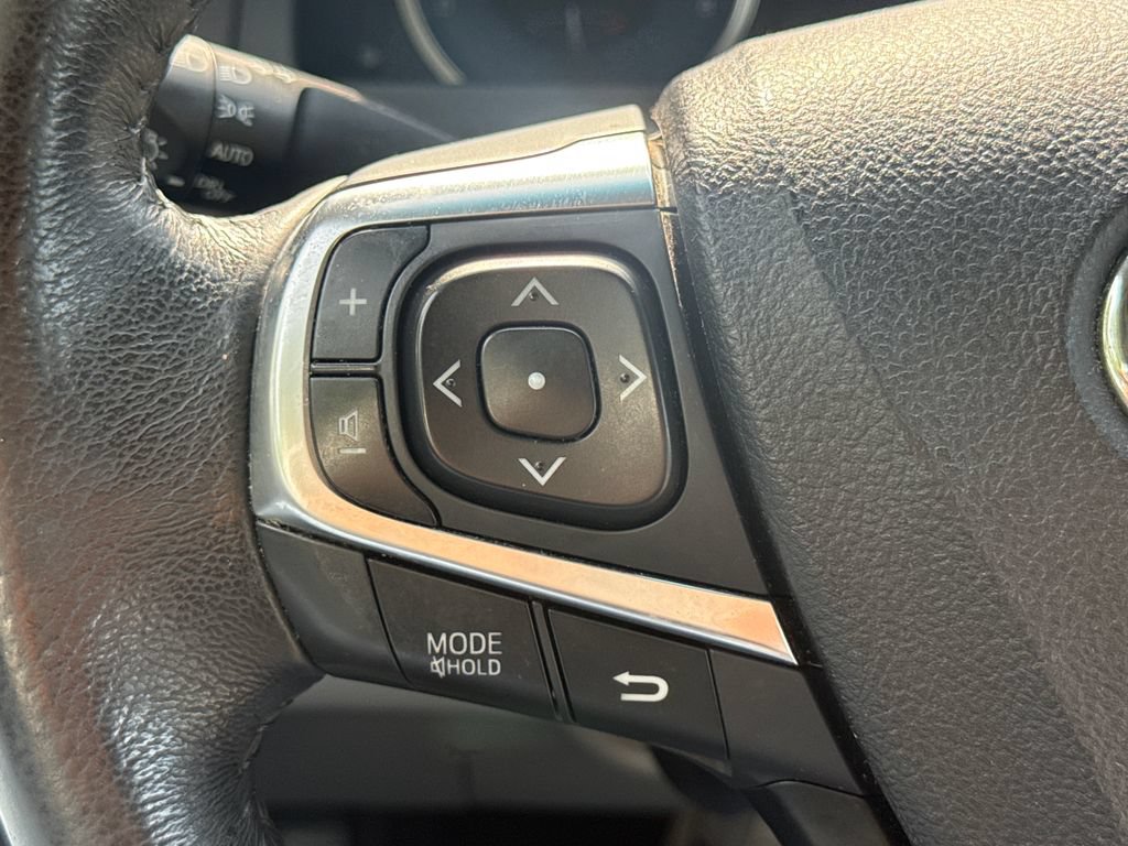Used 2017 Toyota Camry XLE w/ Moonroof Package FWD image 29