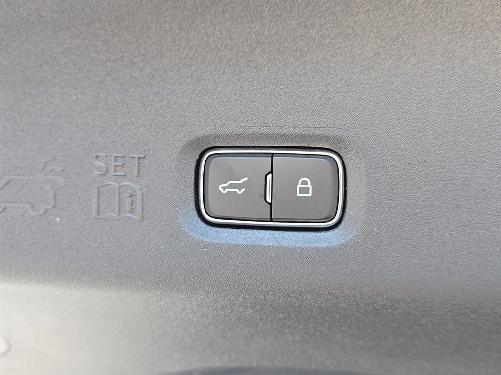 New 2026 Lincoln Navigator L Black Label w/ Black Label Special Edition image 11