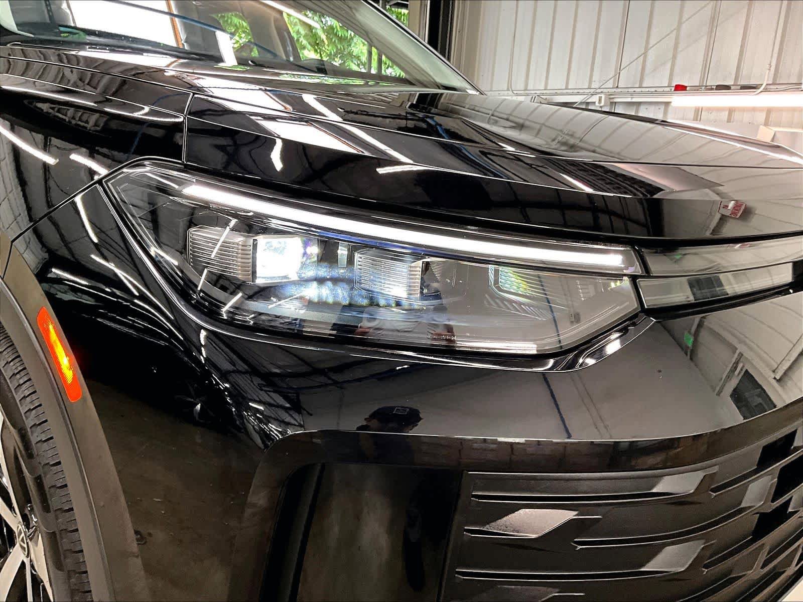 Used 2025 Volkswagen Tiguan SE w/ Panoramic Sunroof Package image 31
