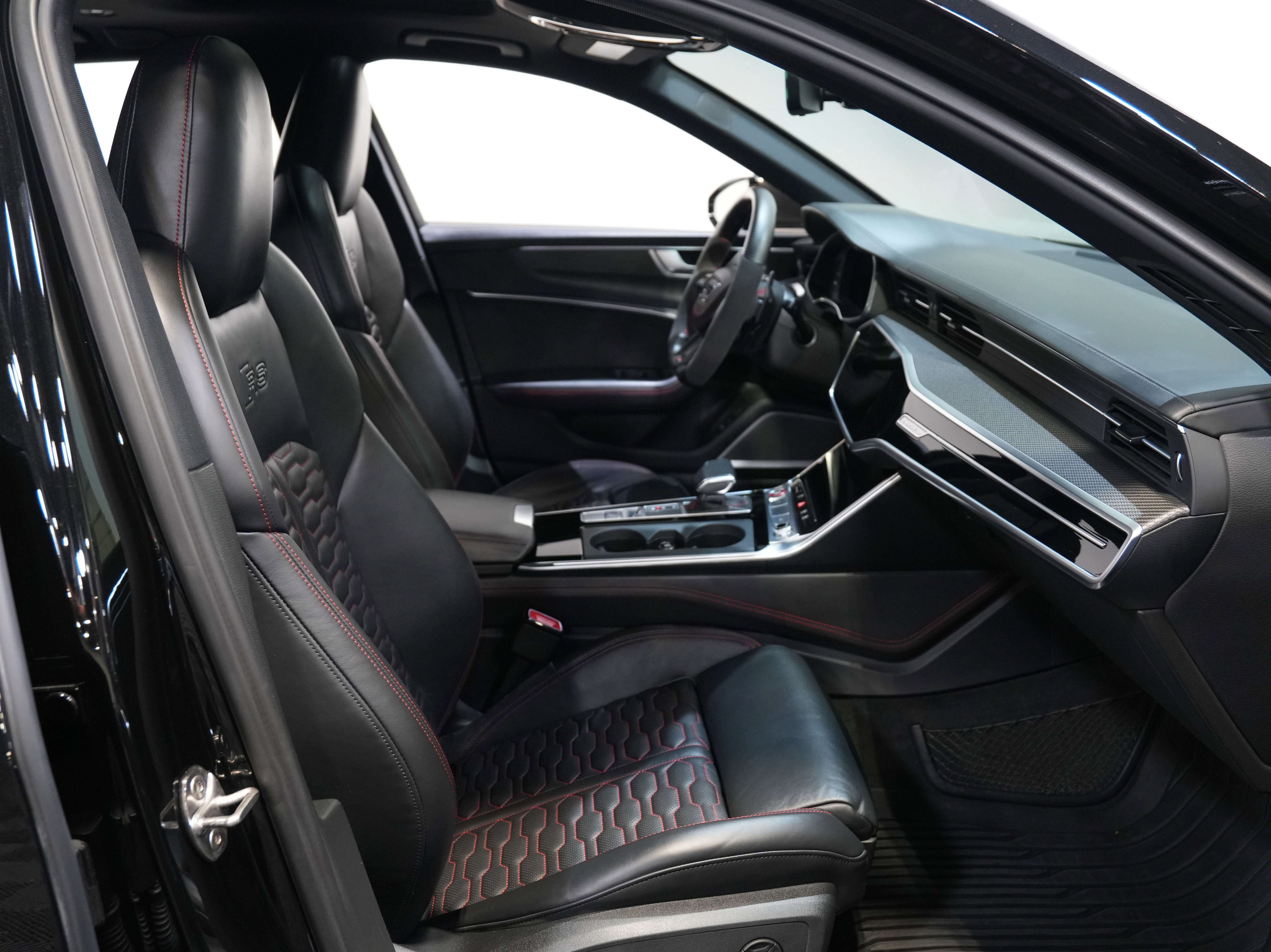 Used 2021 Audi RS 6 w/ Carbon Optic Package image 34