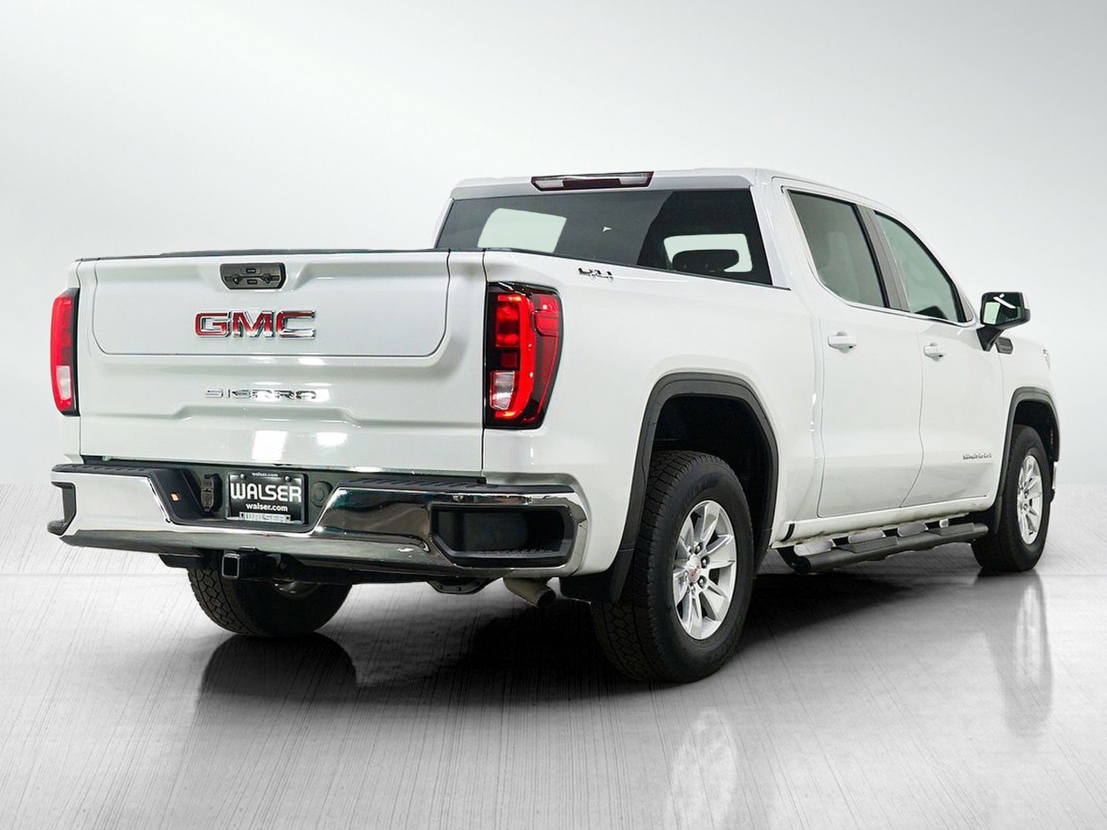 Used 2023 GMC Sierra 1500 SLE w/ Enhanced Capability Package AWD/4WD image 5