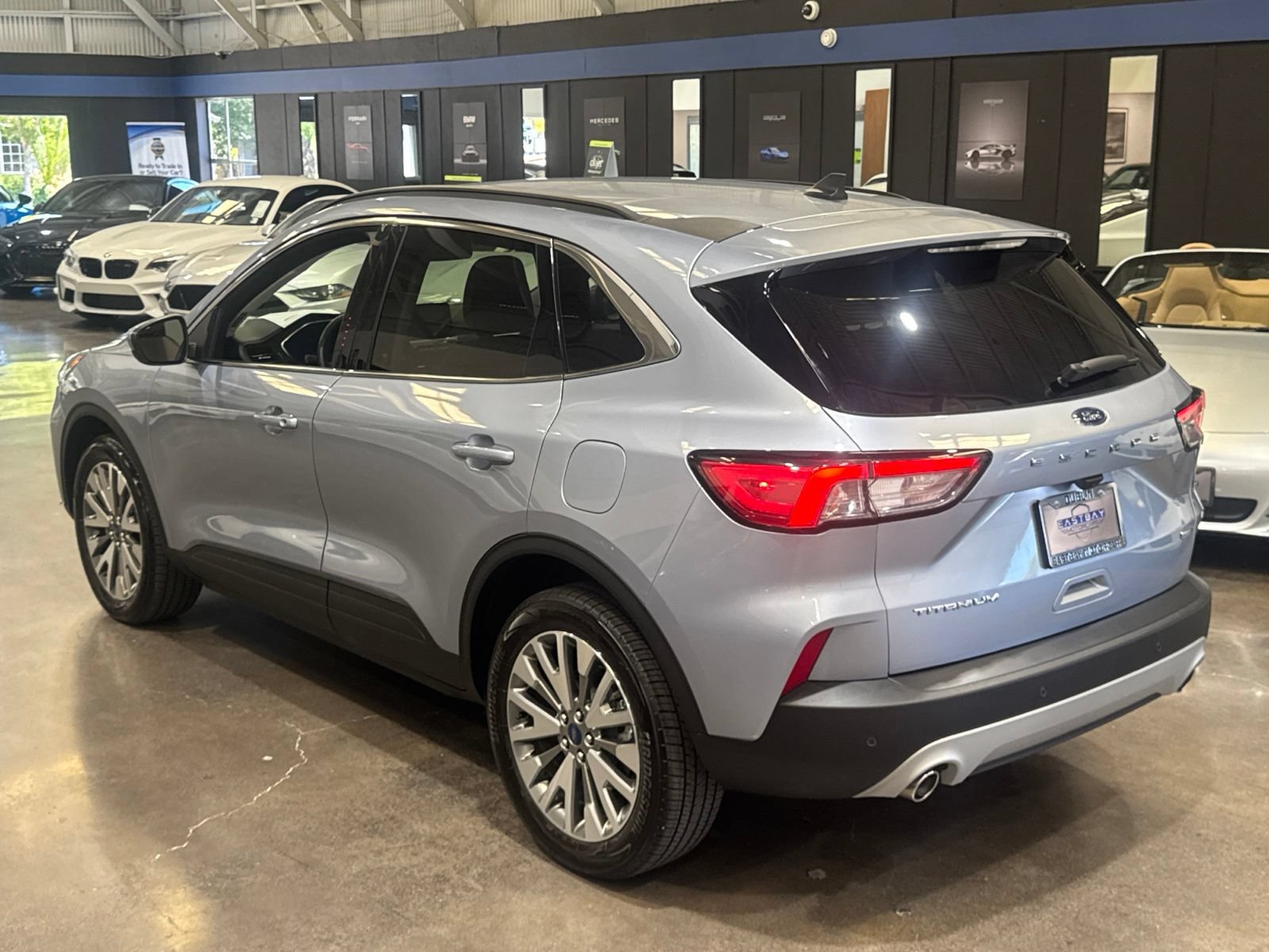 Used 2022 Ford Escape Titanium AWD/4WD image 12