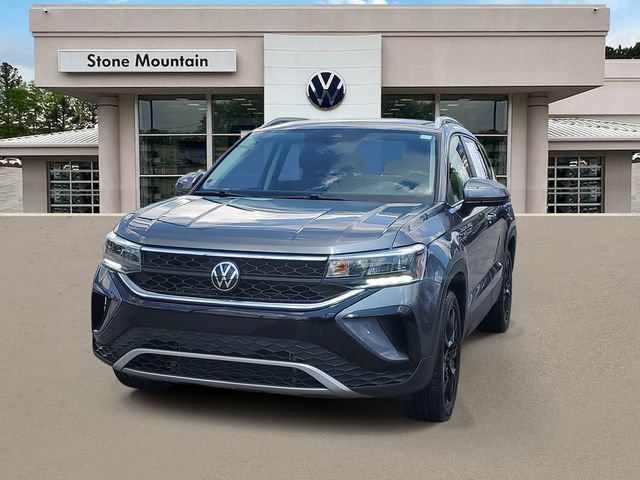 Used 2023 Volkswagen Taos SE w/ Black Wheel Package