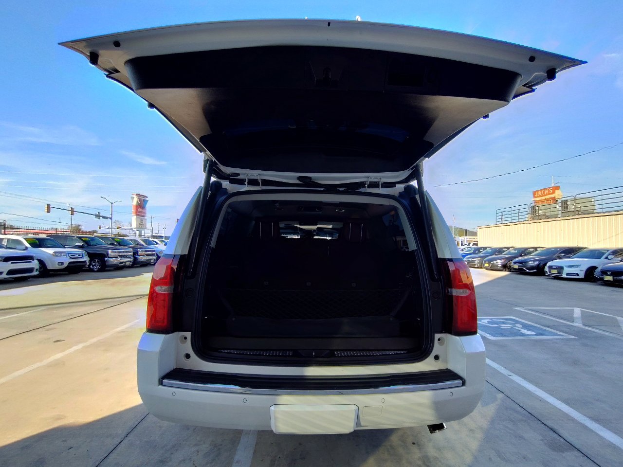 Used 2019 Chevrolet Suburban Premier w/ Premier Plus Edition image 48