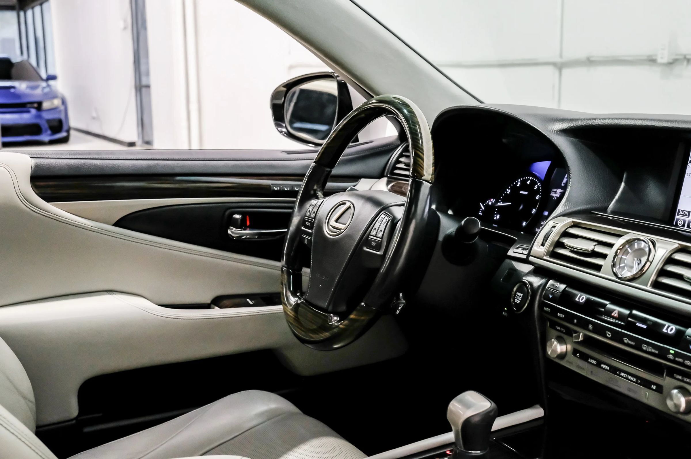 Used 2015 Lexus LS 460 L RWD image 18