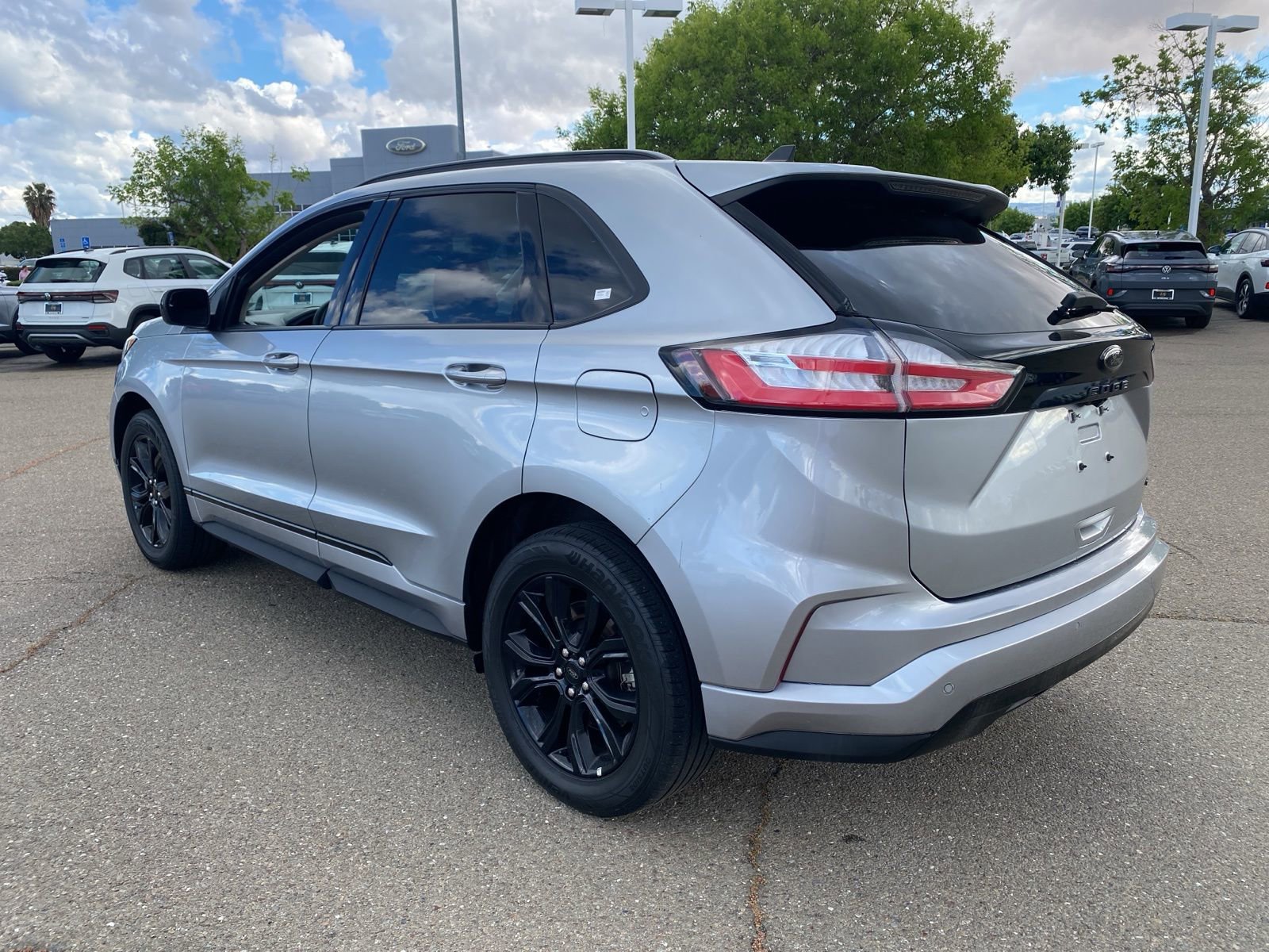 Used 2022 Ford Edge SE w/ Black Appearance Package image 6
