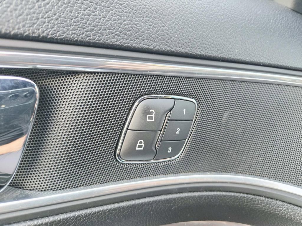 Used 2019 Ford Explorer Limited w/ Class III Trailer Tow Package FWD image 36