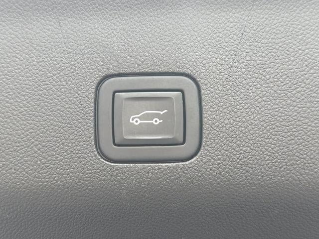 Certified 2023 Cadillac Escalade ESV Luxury w/ LPO, Illumination Package AWD/4WD image 19