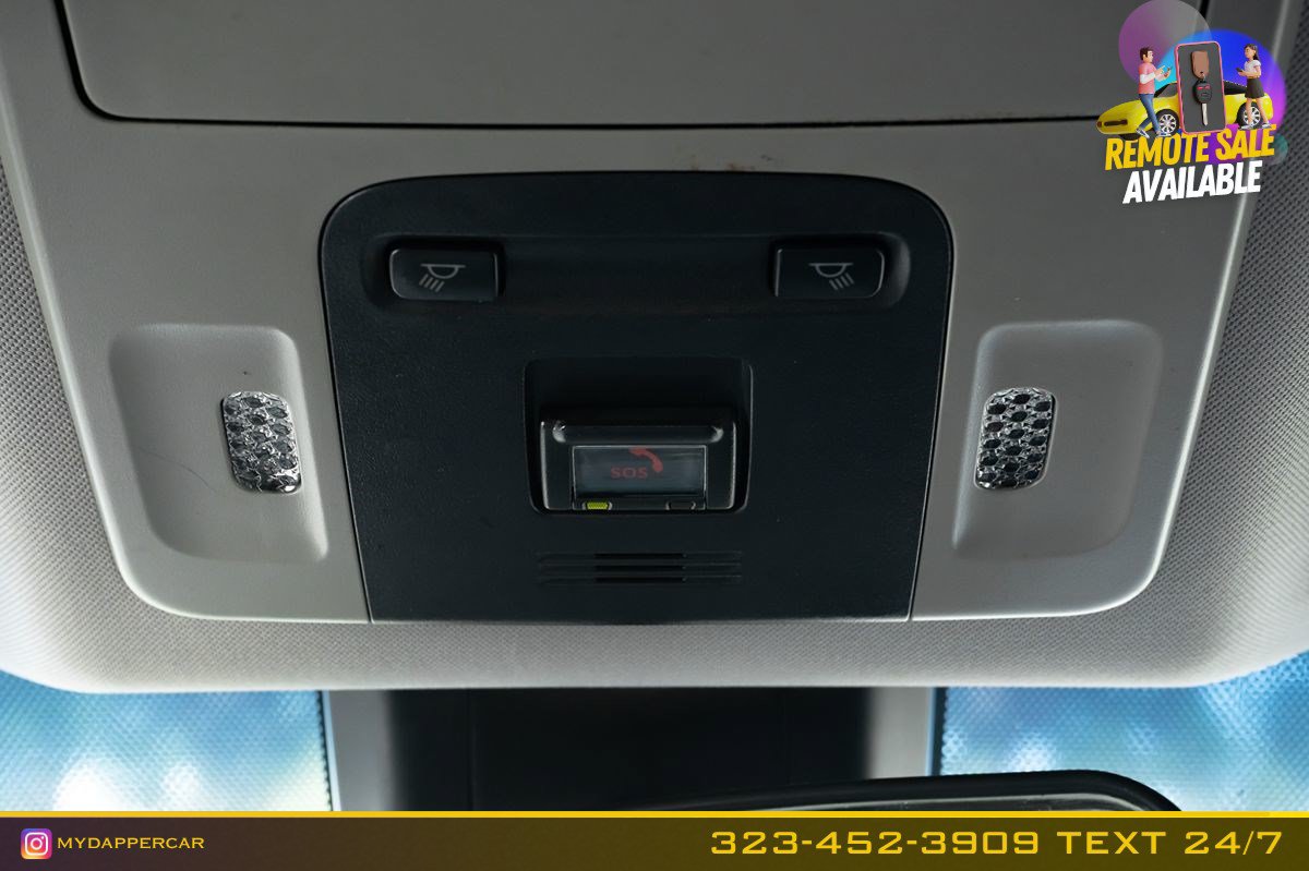Used 2020 Toyota Camry SE FWD image 22