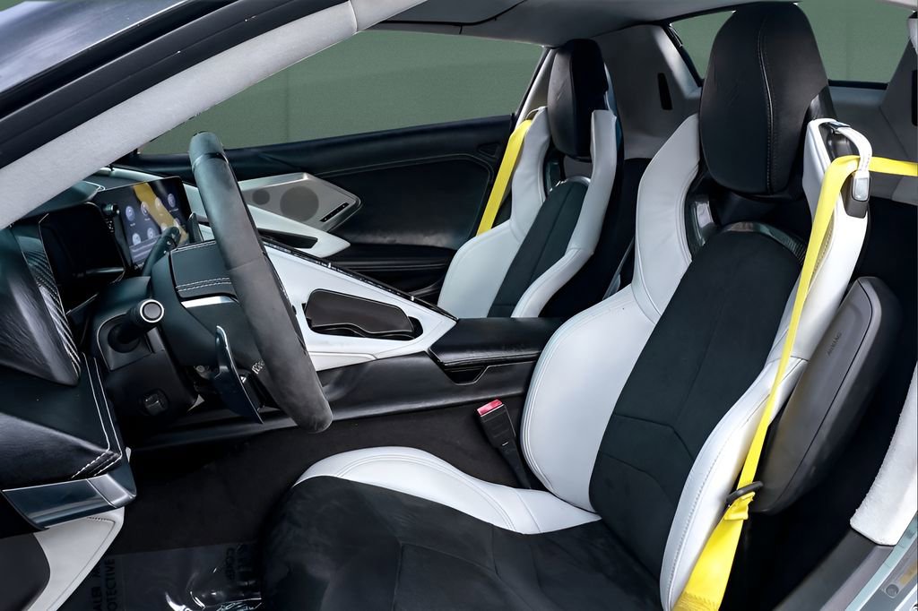 Used 2023 Chevrolet Corvette Stingray Premium Conv w/ Z51 Performance Package image 2