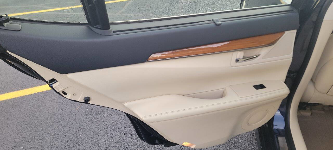 Used 2013 Lexus ES 300h image 27