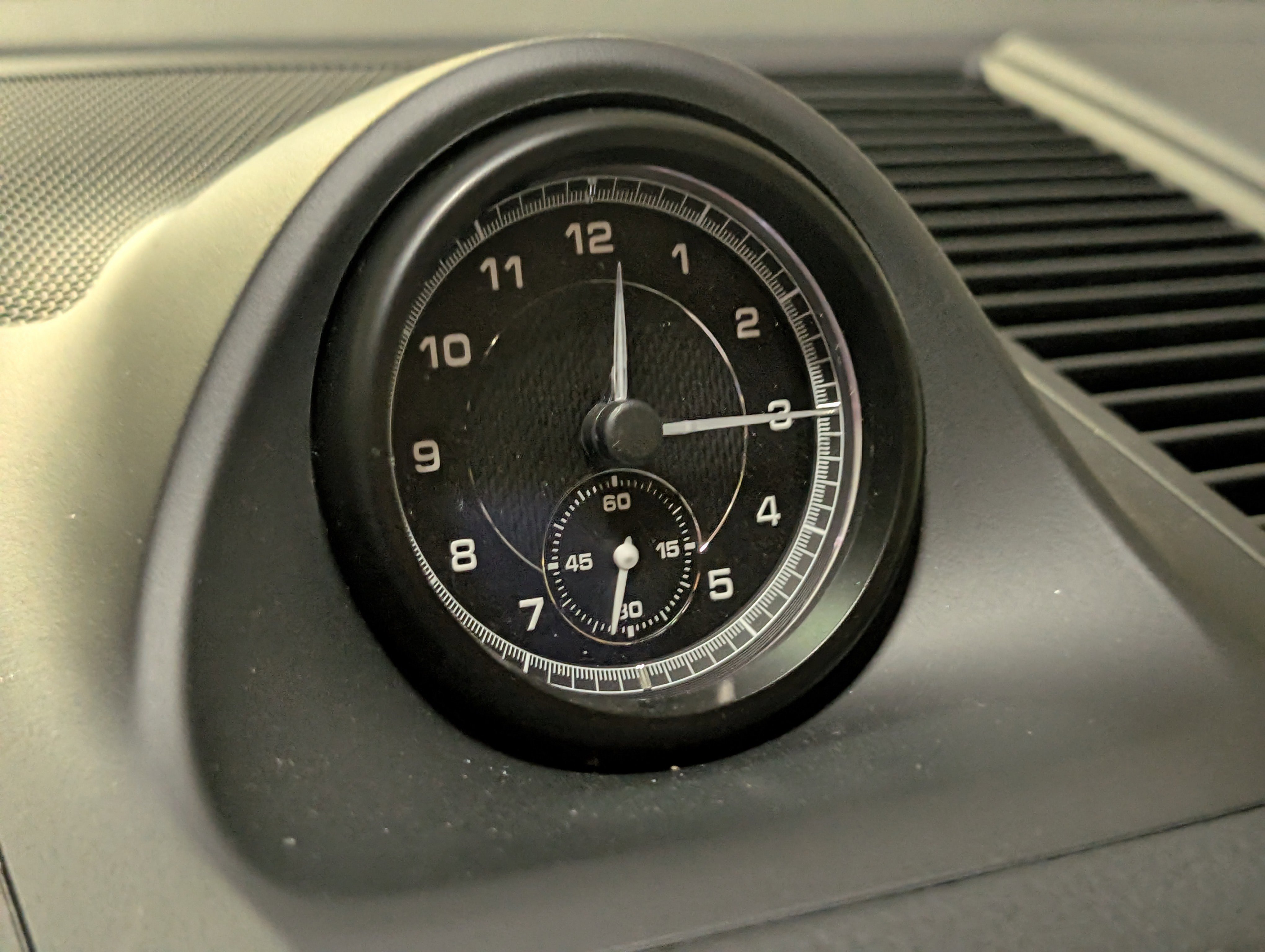 Certified 2025 Porsche Macan image 33