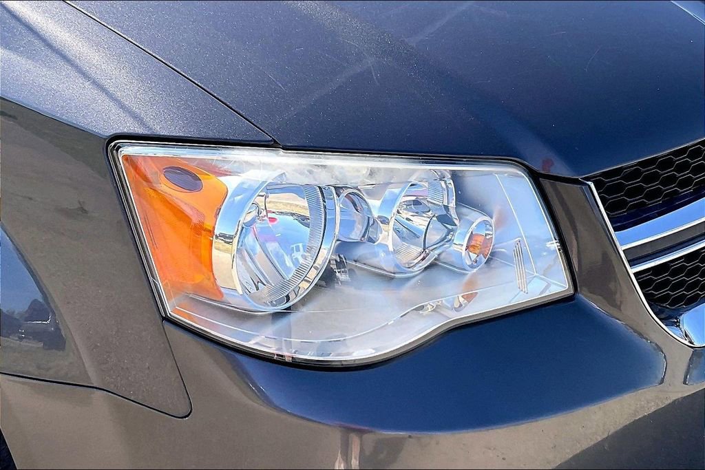 Used 2017 Dodge Grand Caravan SXT image 27