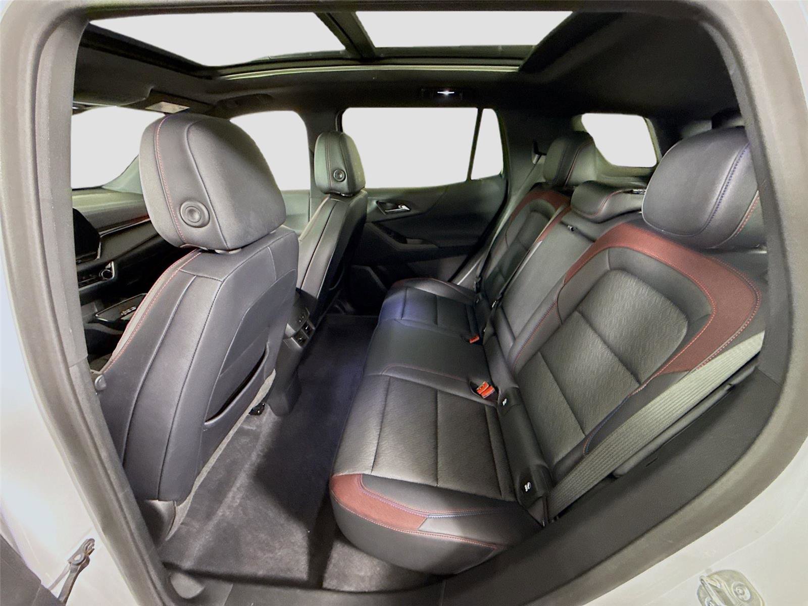 Used 2025 Chevrolet Equinox RS w/ Safety and Technology Package image 18