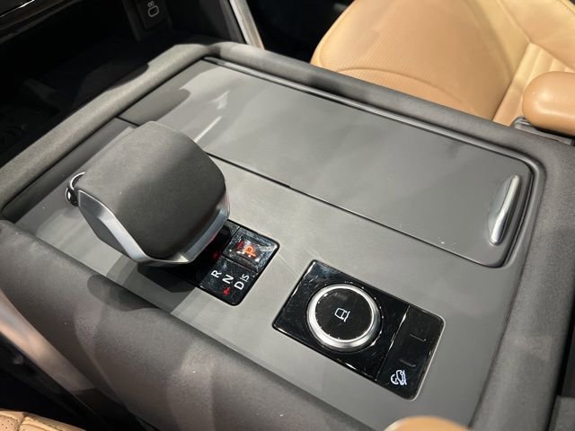 Used 2024 Land Rover Discovery Dynamic SE AWD/4WD image 21