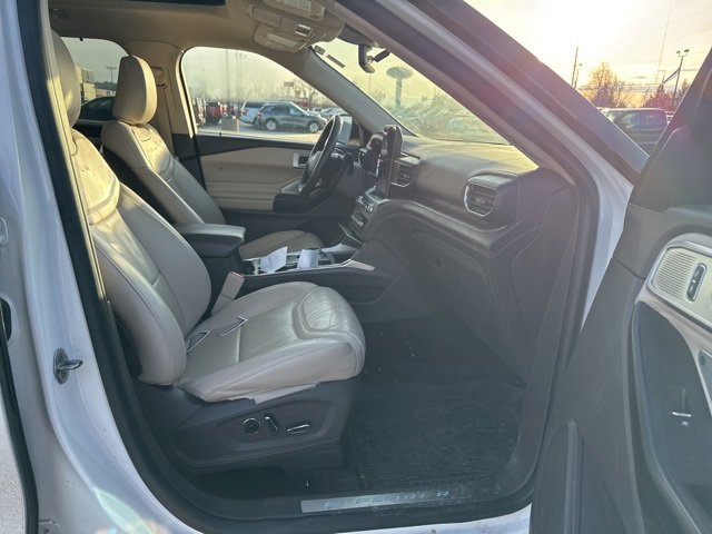 Used 2020 Ford Explorer Platinum w/ Premium Technology Package image 9