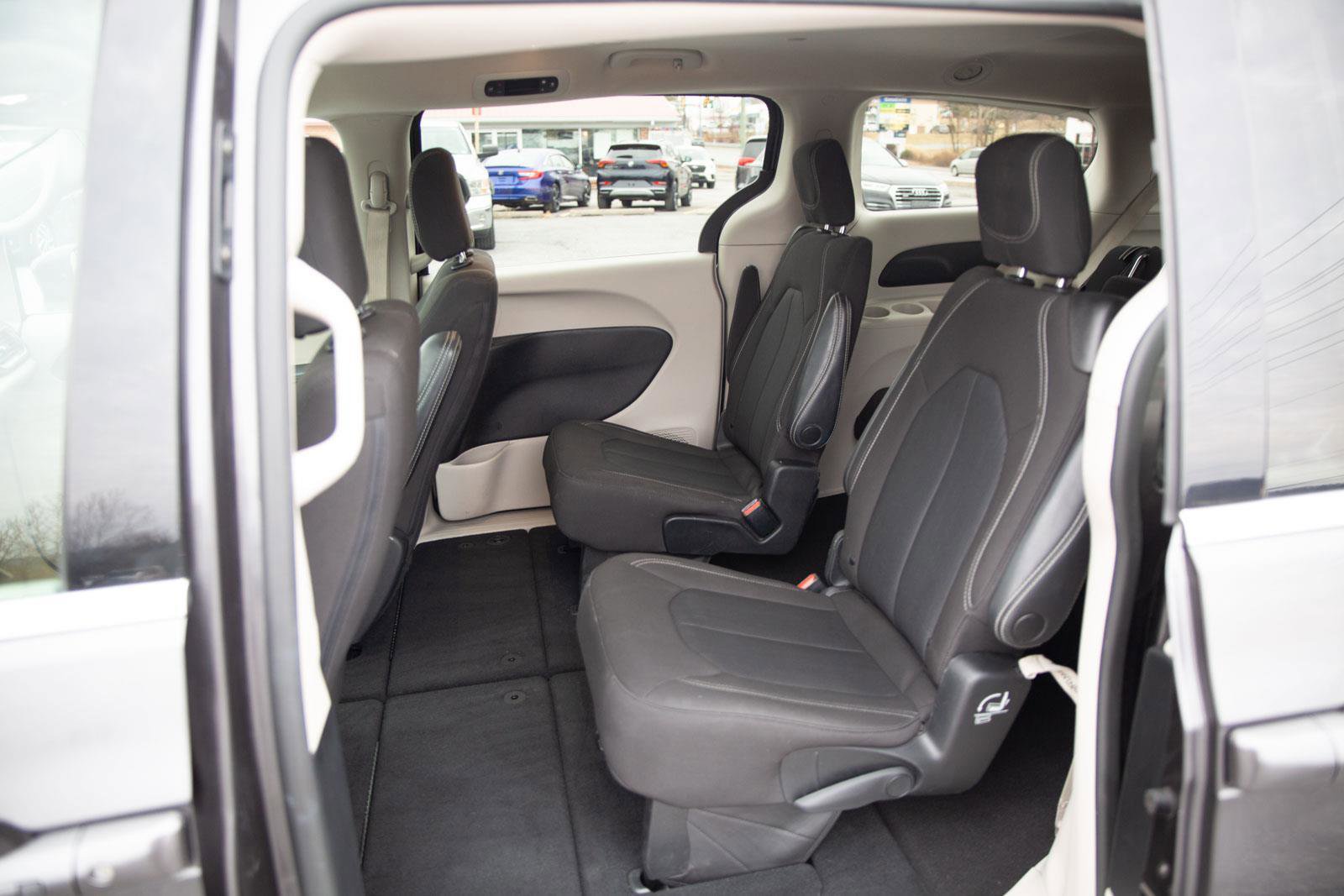 Used 2023 Chrysler Voyager LX image 19