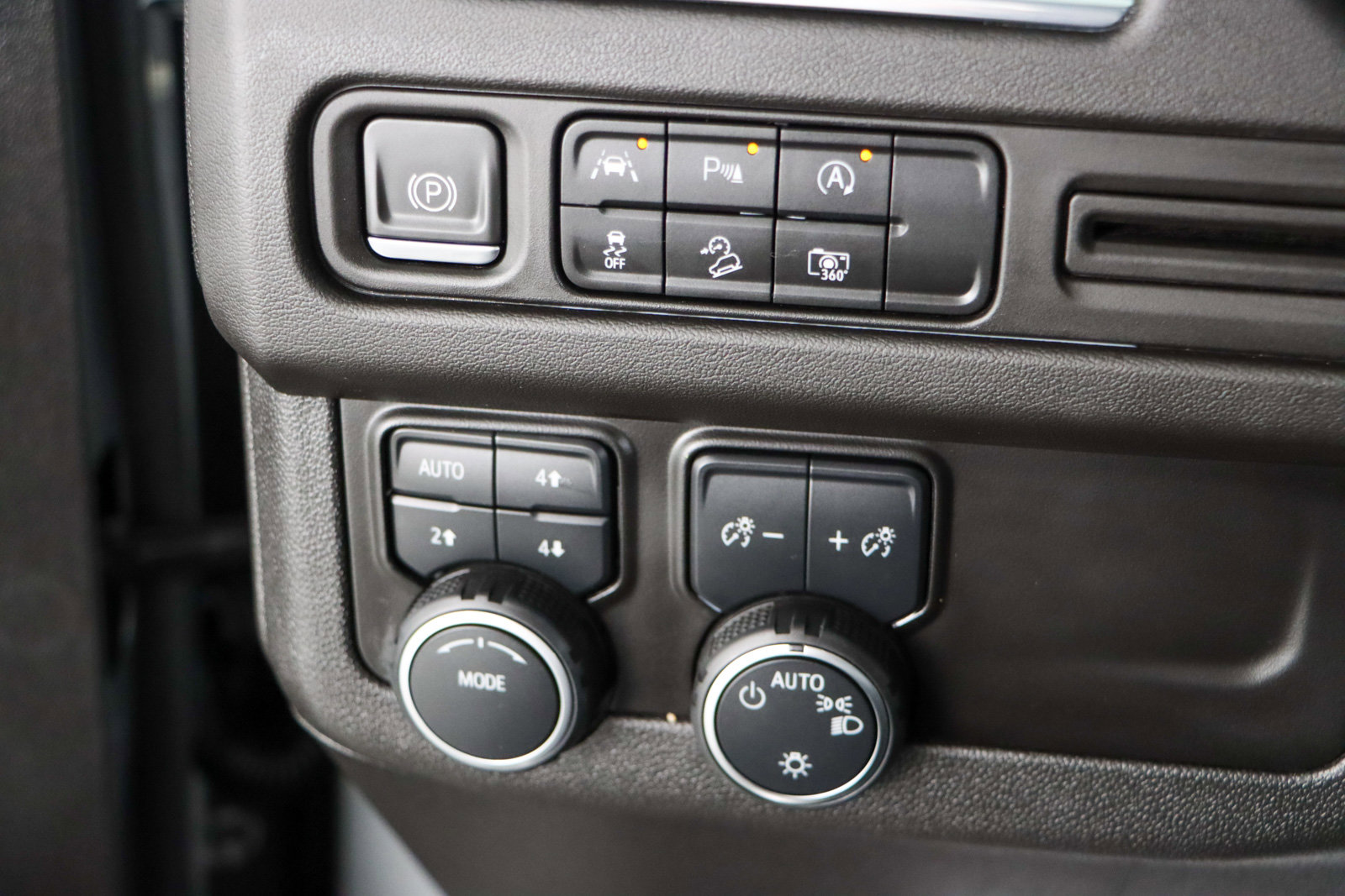 Used 2023 Chevrolet Tahoe Z71 w/ Luxury Package image 23