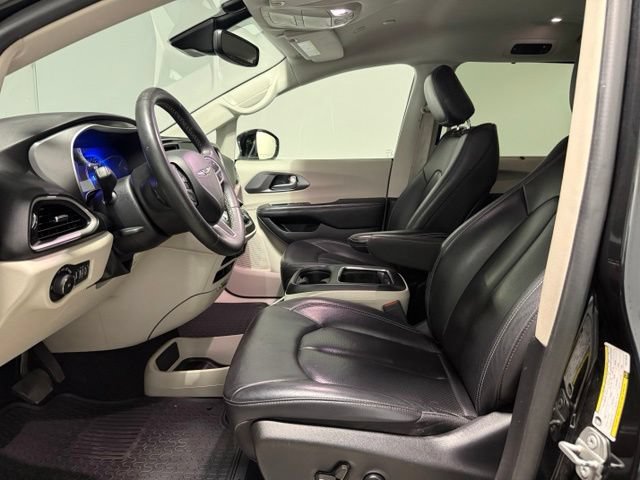 Used 2022 Chrysler Pacifica Touring-L FWD image 14