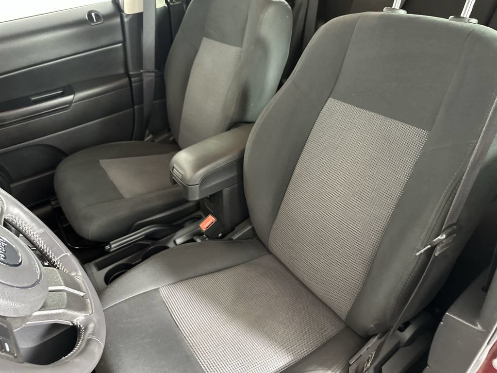 Used 2014 Jeep Patriot Latitude AWD/4WD image 17
