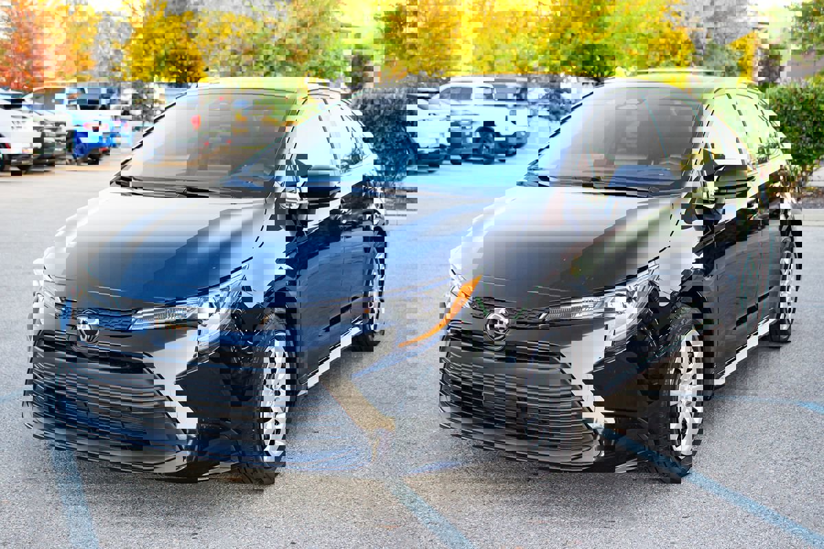 Used 2024 Toyota Corolla LE image 3