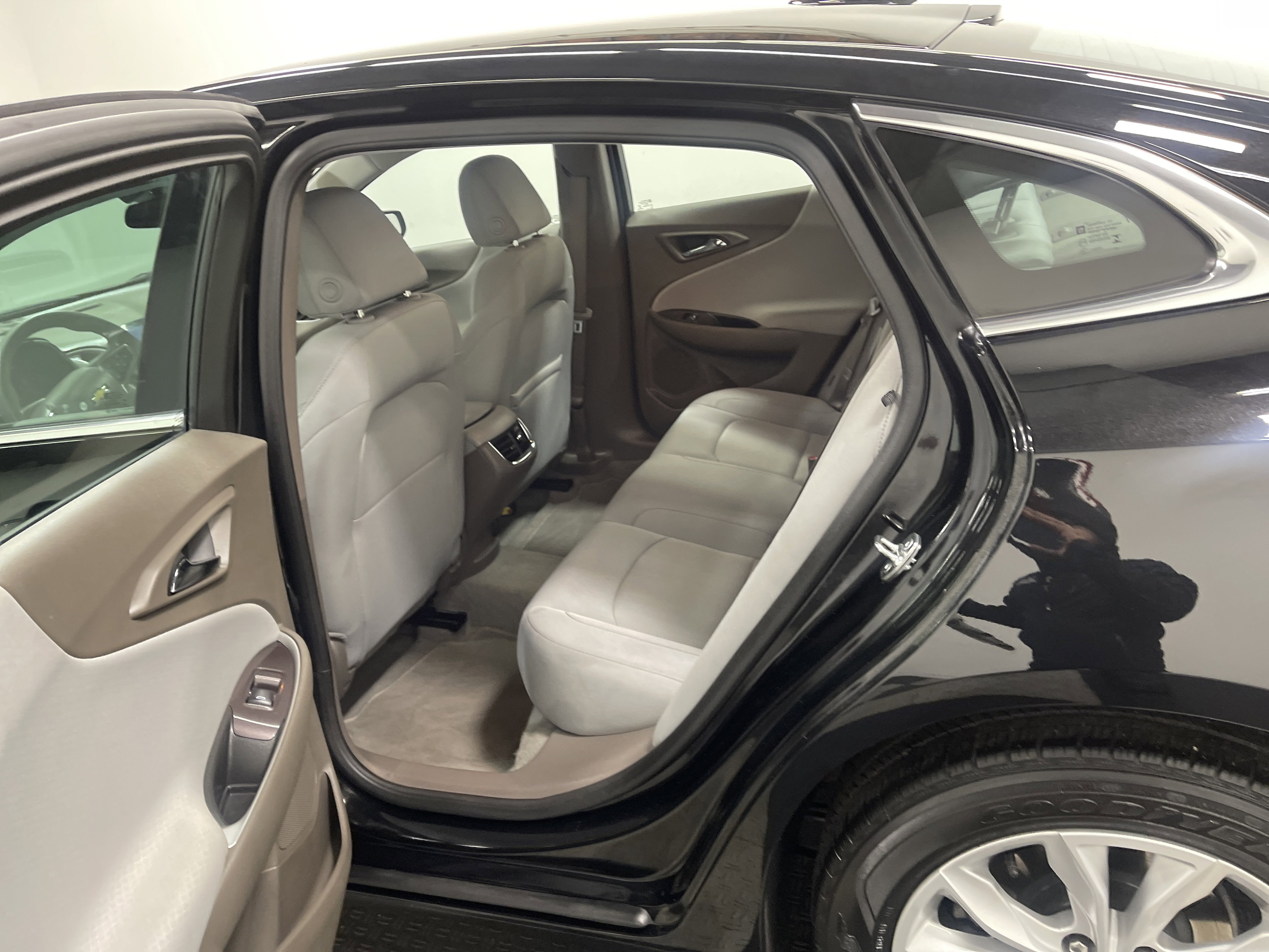 Used 2025 Chevrolet Malibu LT image 13