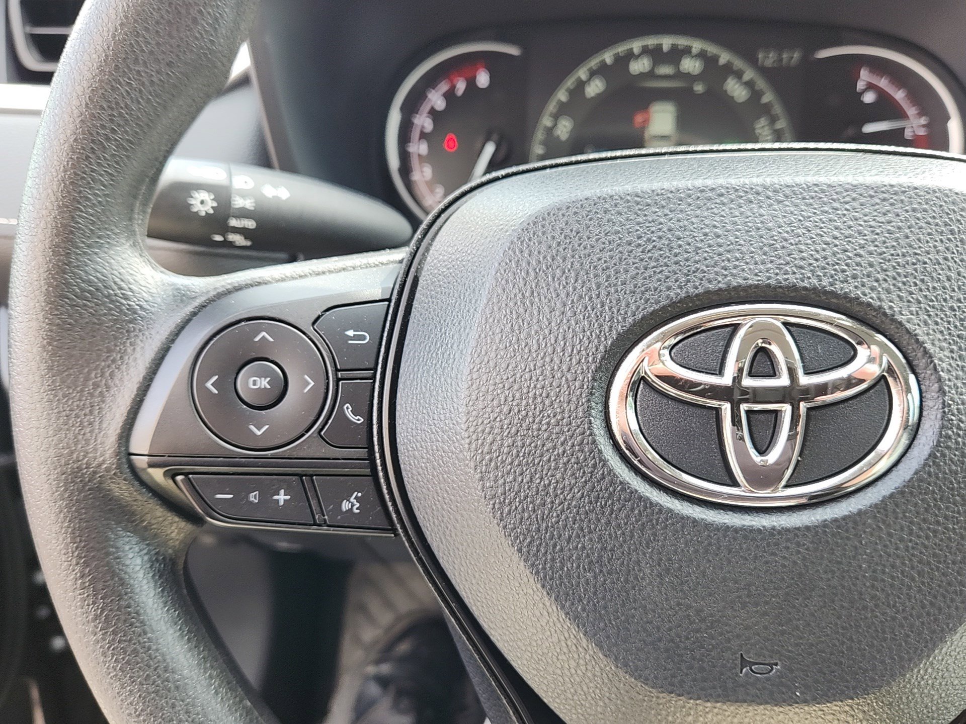 Certified 2025 Toyota RAV4 XLE AWD/4WD image 18