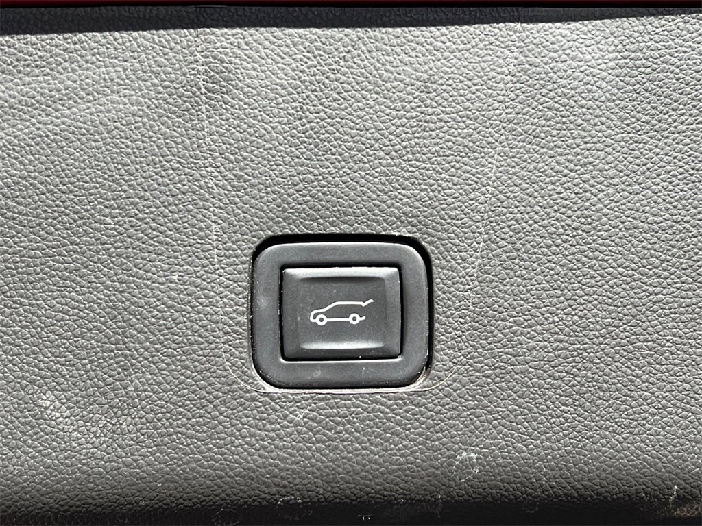 Used 2023 Chevrolet Traverse LT w/ Midnight/Sport Edition image 41