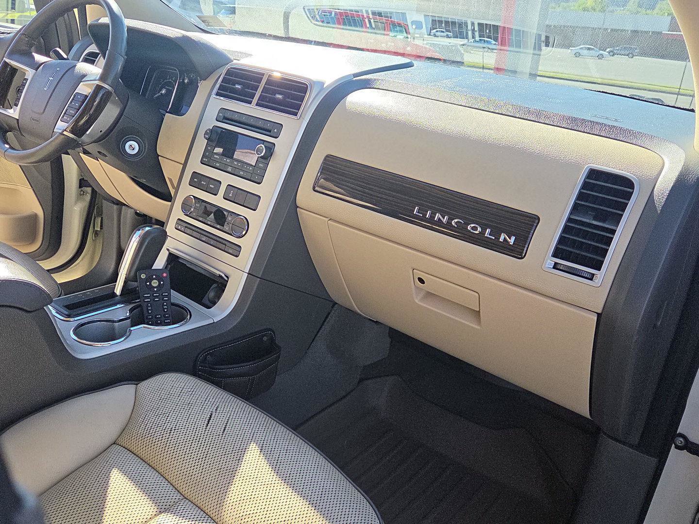 Used 2008 Lincoln MKX AWD image 17