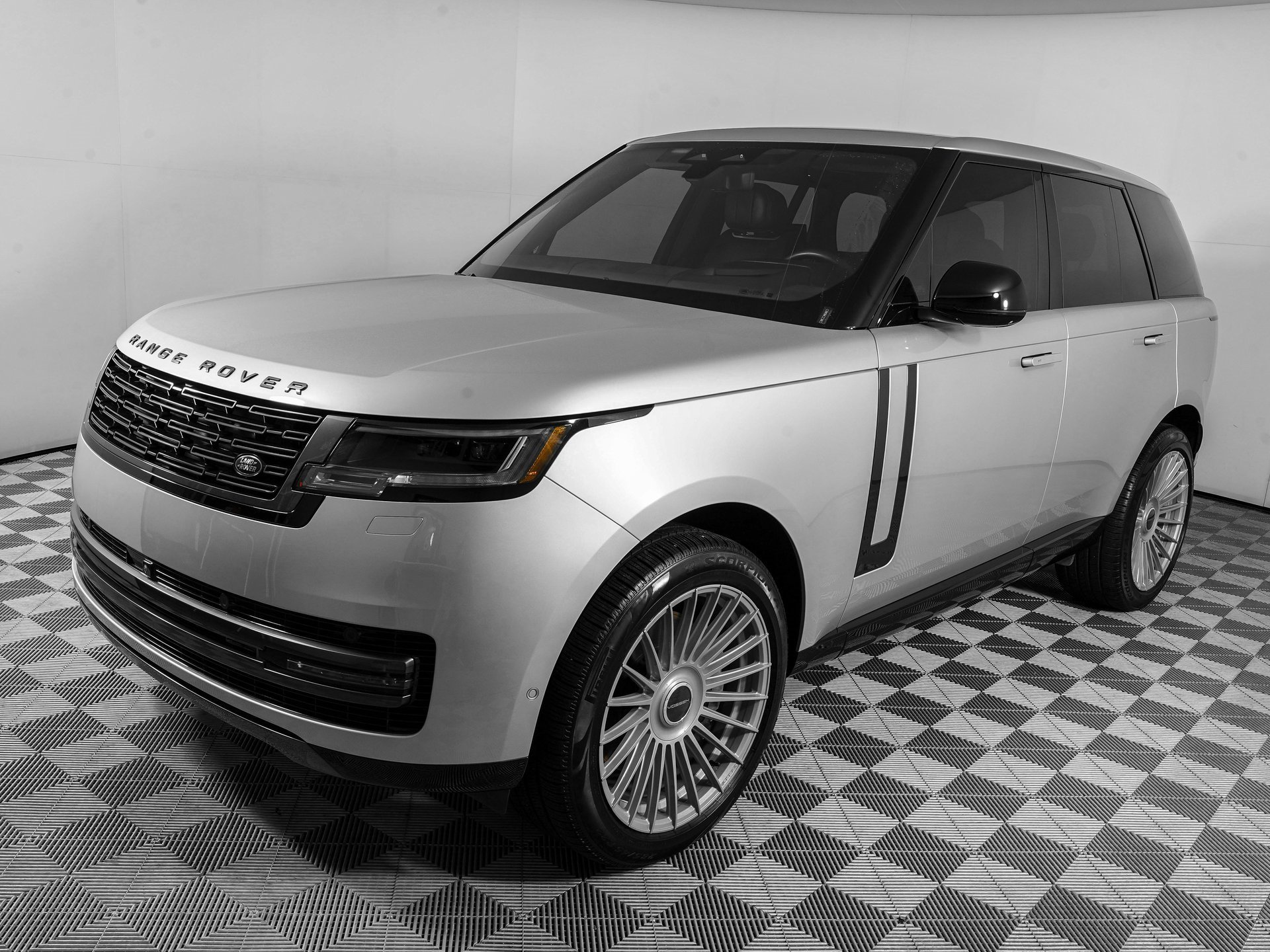 Used 2023 Land Rover Range Rover SE image 4
