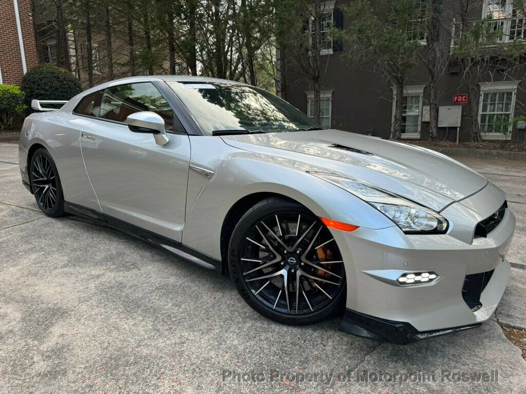 Used 2024 Nissan GT-R Premium w/ Premium Interior Package image 2