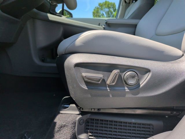 Used 2023 Toyota Sienna XLE FWD image 14