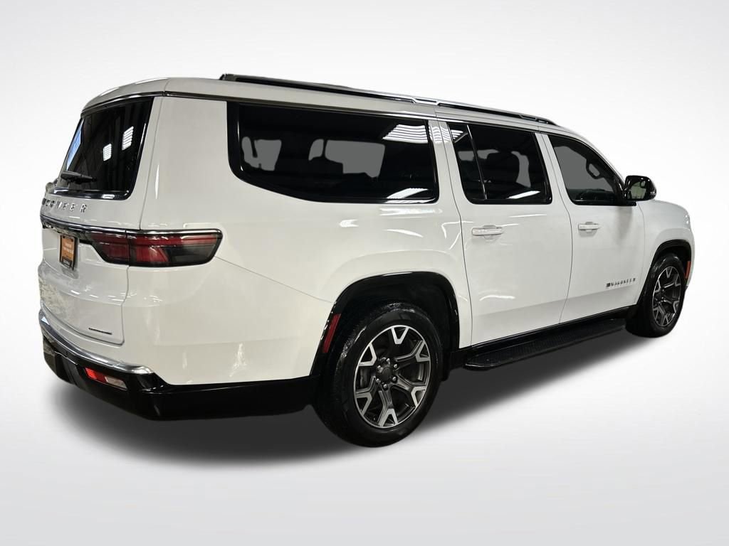 Certified 2024 Jeep Wagoneer L Series III w/ Flexible Seating Group image 5