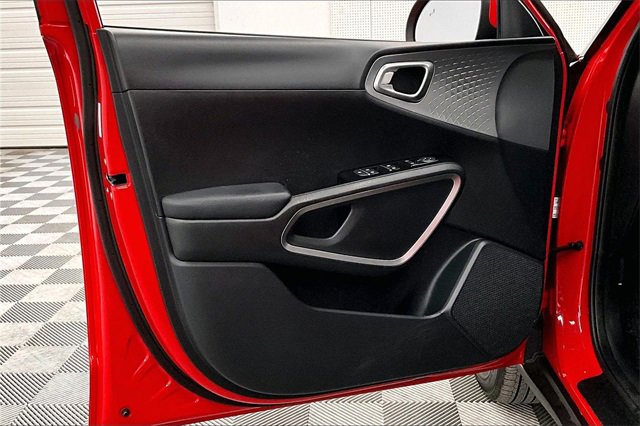 Used 2025 Kia Soul LX w/ LX Technology Package image 18
